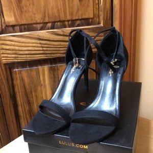 New - UNWORN Size 7.5 Black Suede 4” heels